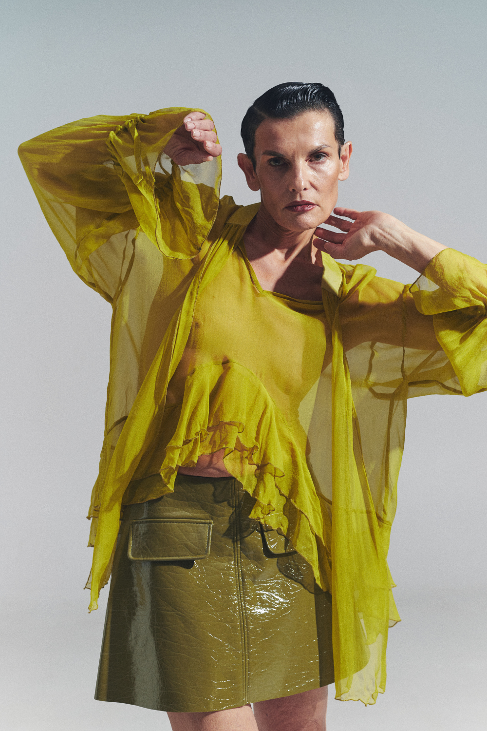 Спідниця лаке оливкова