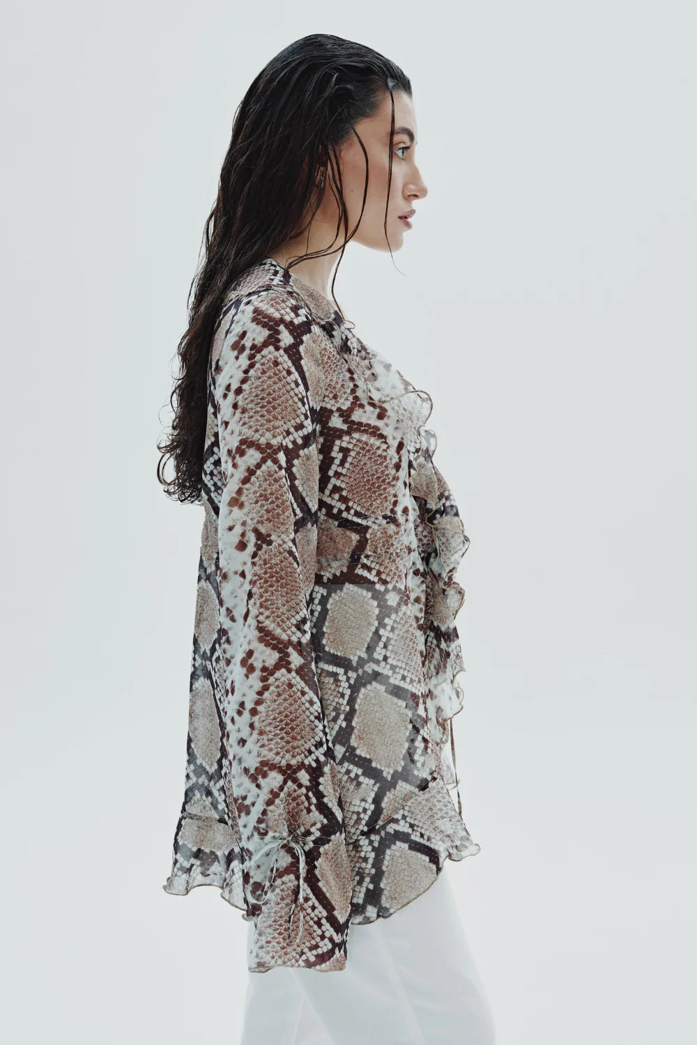 Blusa con estampado de serpiente