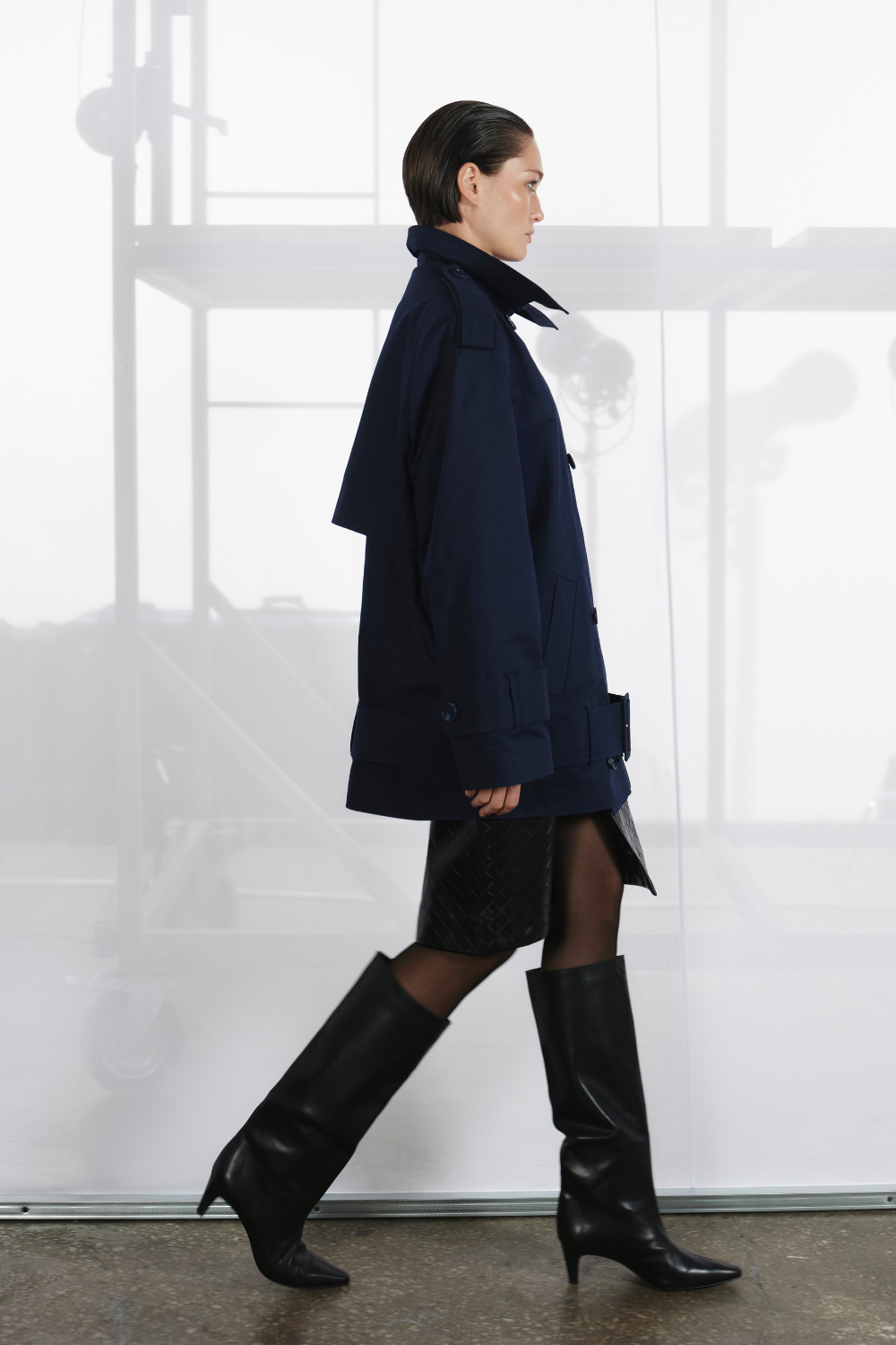 Deep blue trench coat with an accent on the low waist