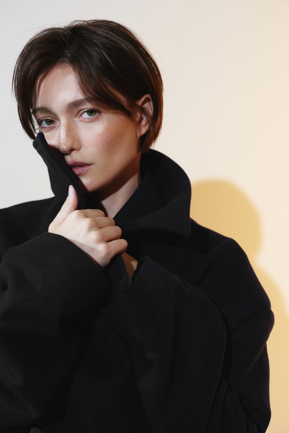 Black cropped coat "Silent Power"