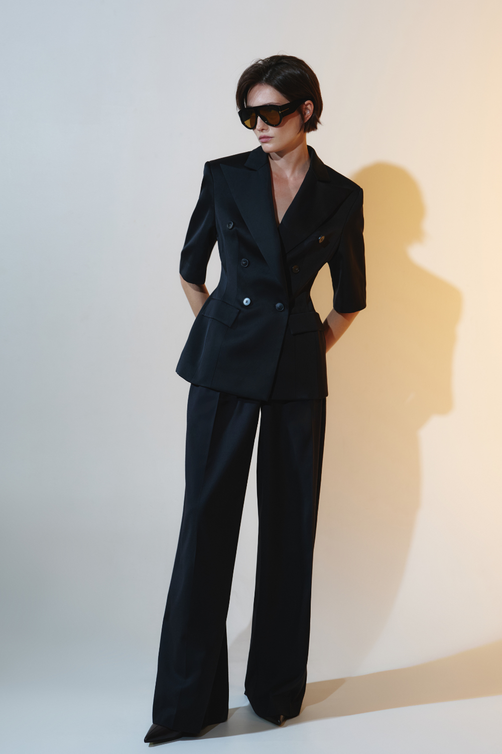 Чорні брюки-палаццо — свобода руху