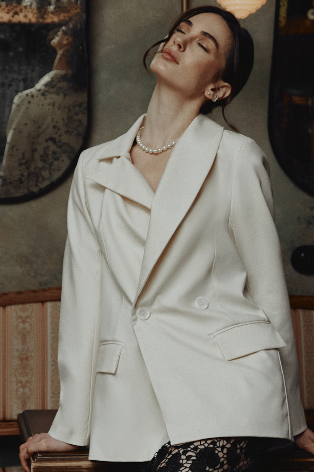 Піджак молочний з асиметричним воротом