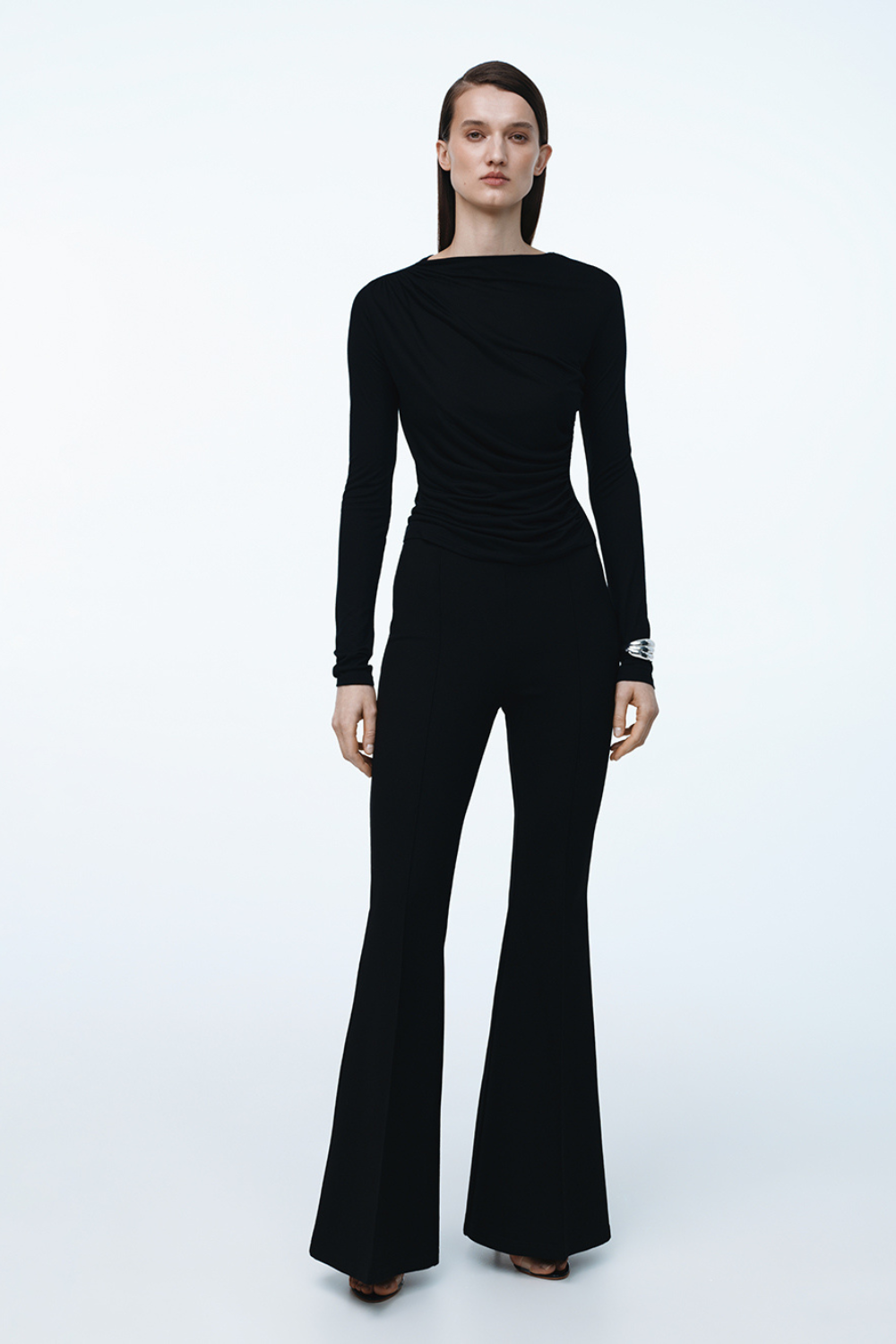 Чорні брюки кльош