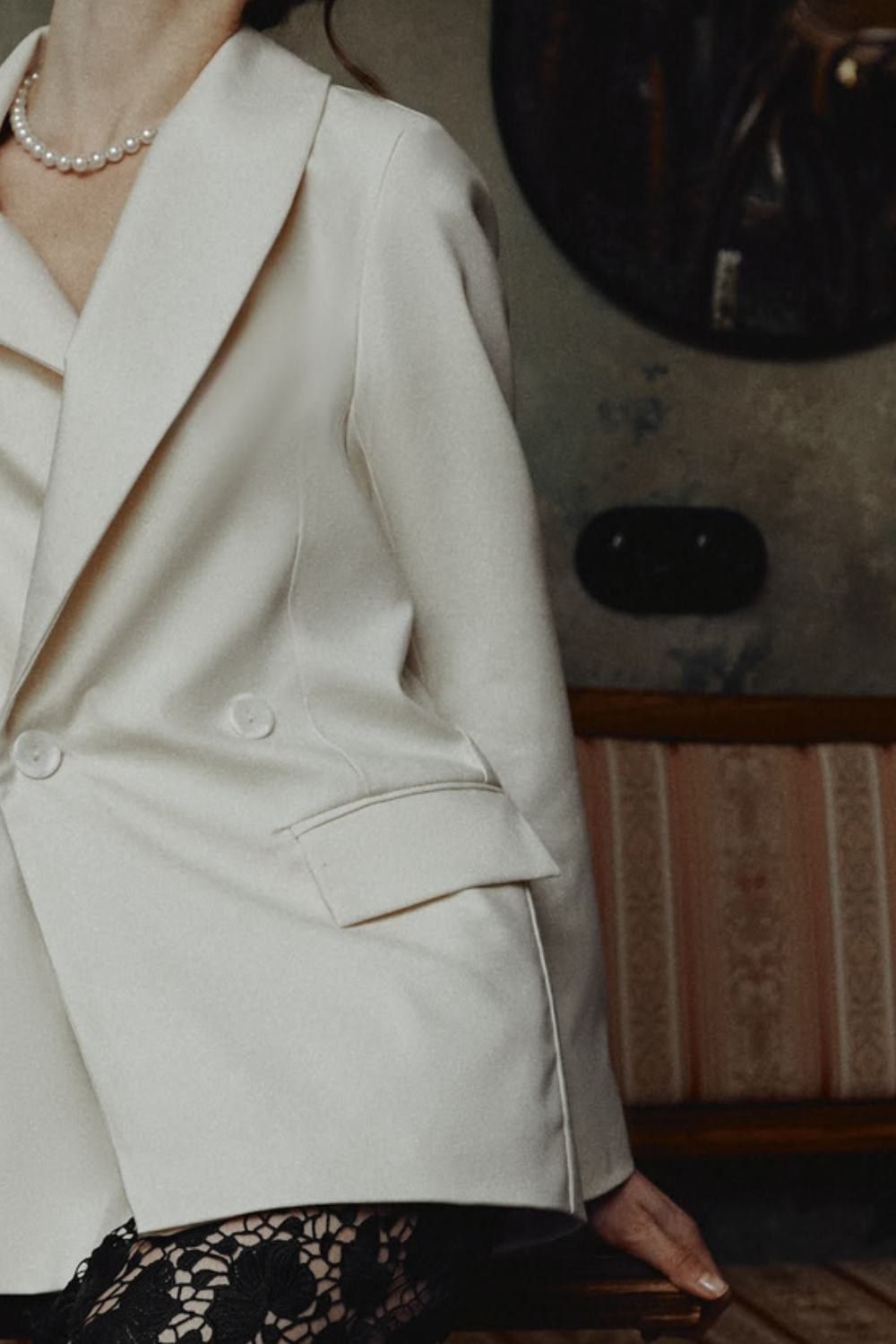 Піджак молочний з асиметричним воротом