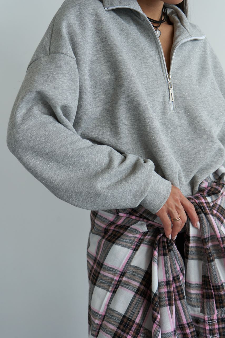 Стильне жіноче худі двунитка з люрексом, тренди 2025 для повсякденного стилю жінок.