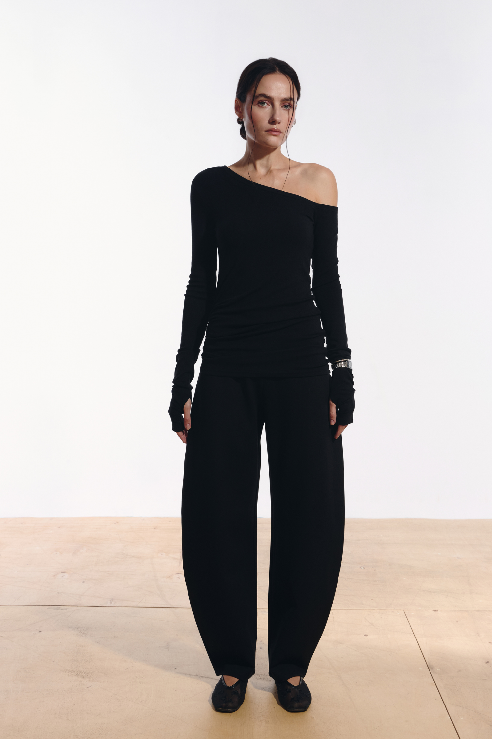 Чорні брюки бочка