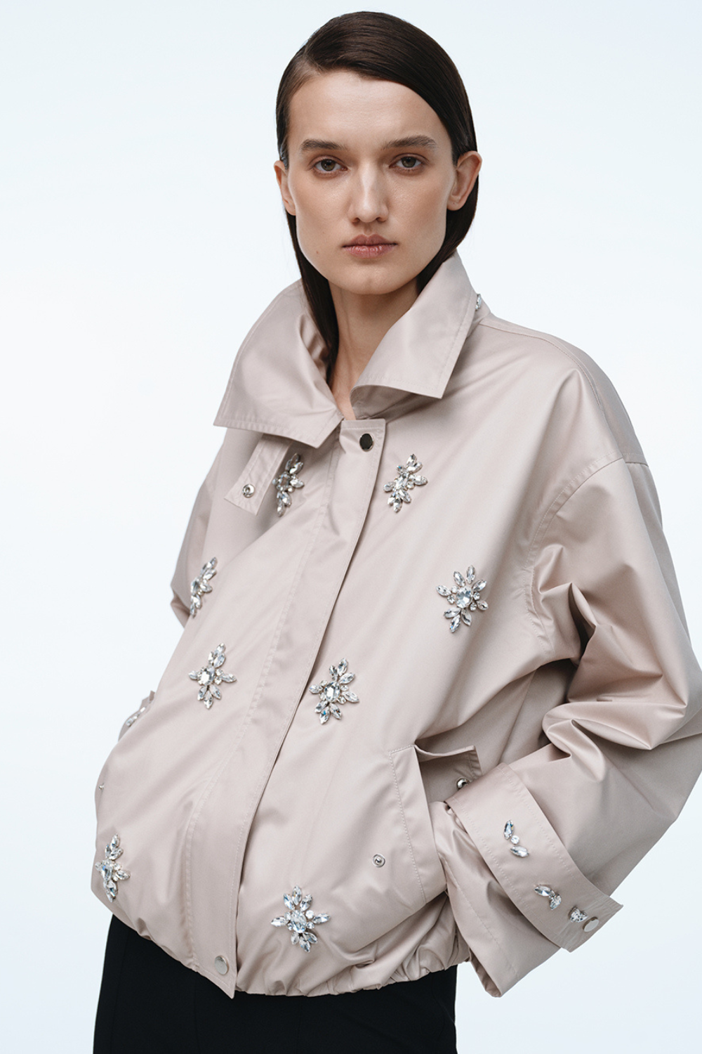 Ветрівка з декором із каміння