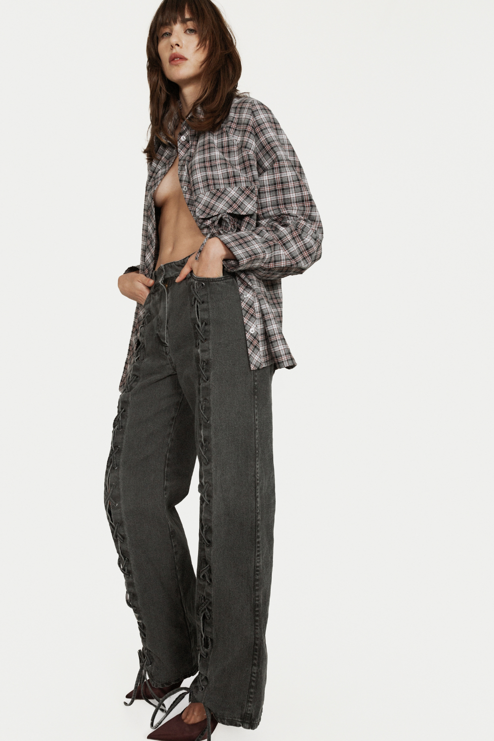 Jeans with laces