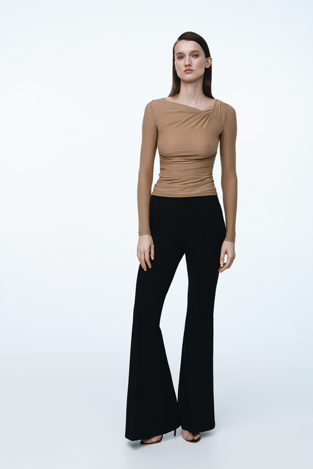 Чорні брюки кльош