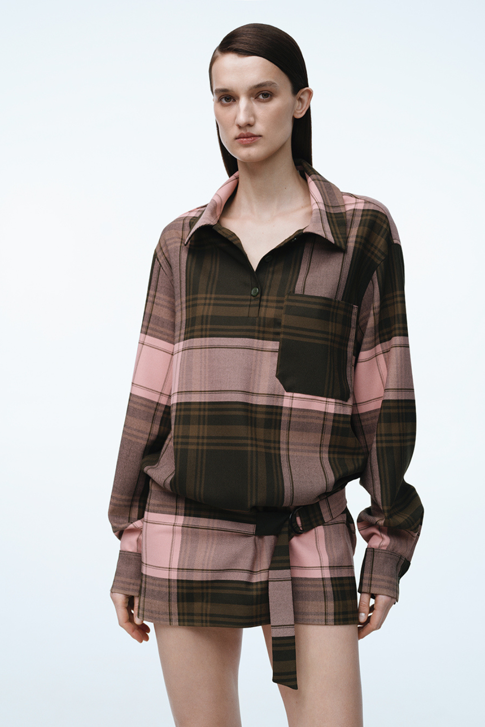 Картата сукня міні із заниженою талією